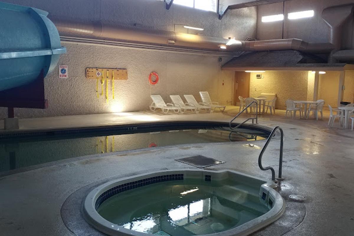 Ramada By Wyndham Yorkton Exterior foto