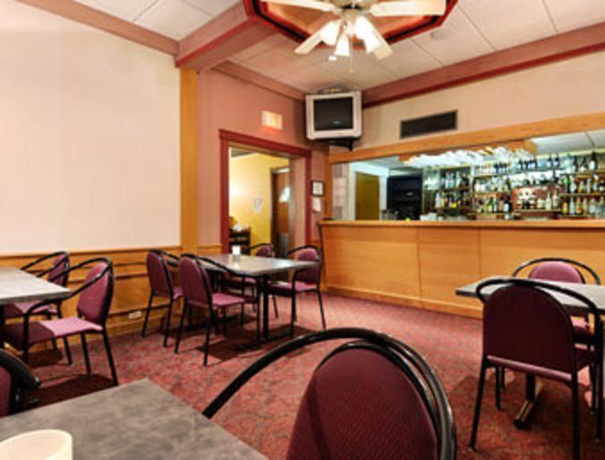 Ramada By Wyndham Yorkton Restaurante foto