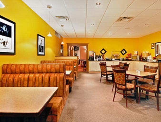 Ramada By Wyndham Yorkton Restaurante foto