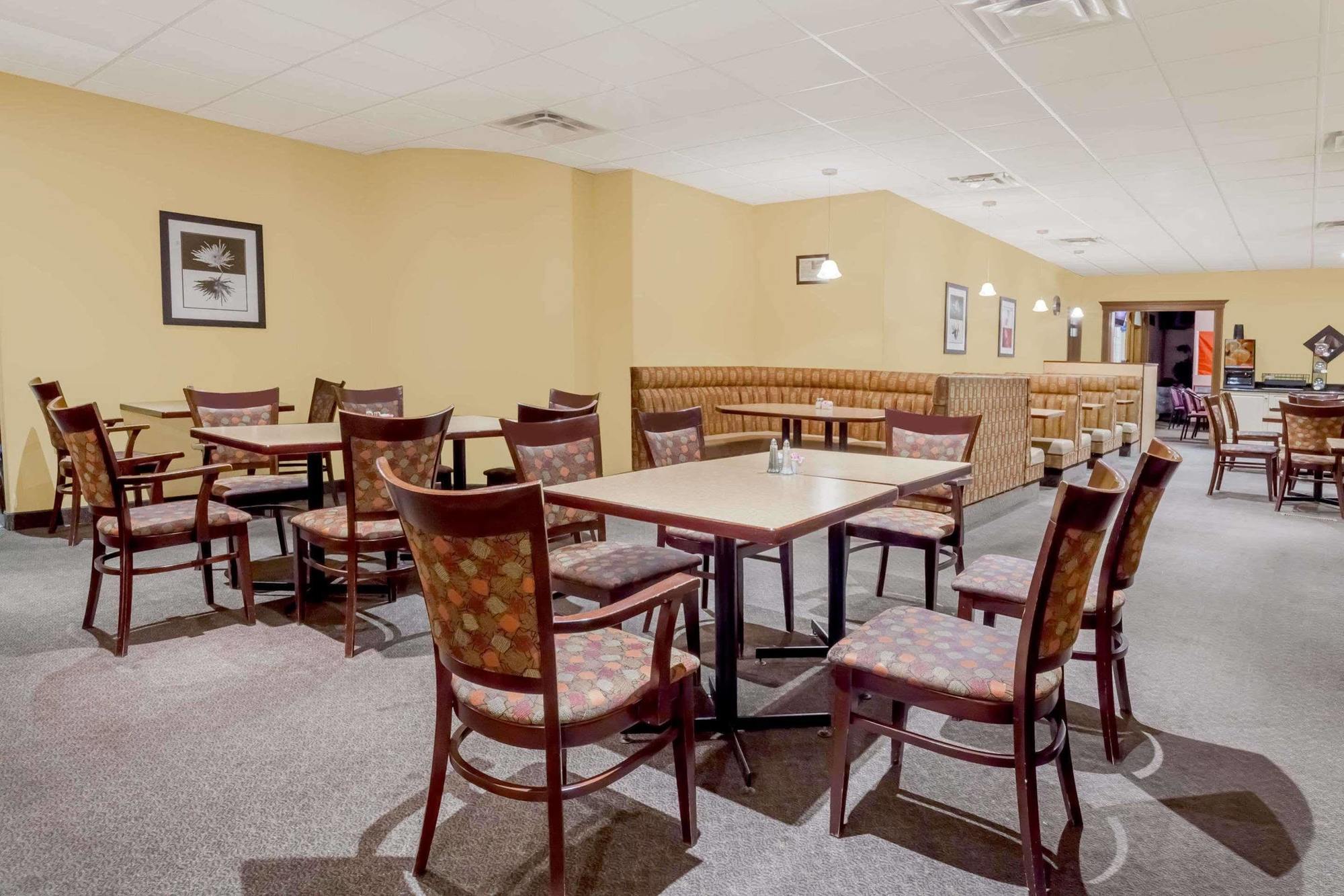 Ramada By Wyndham Yorkton Exterior foto