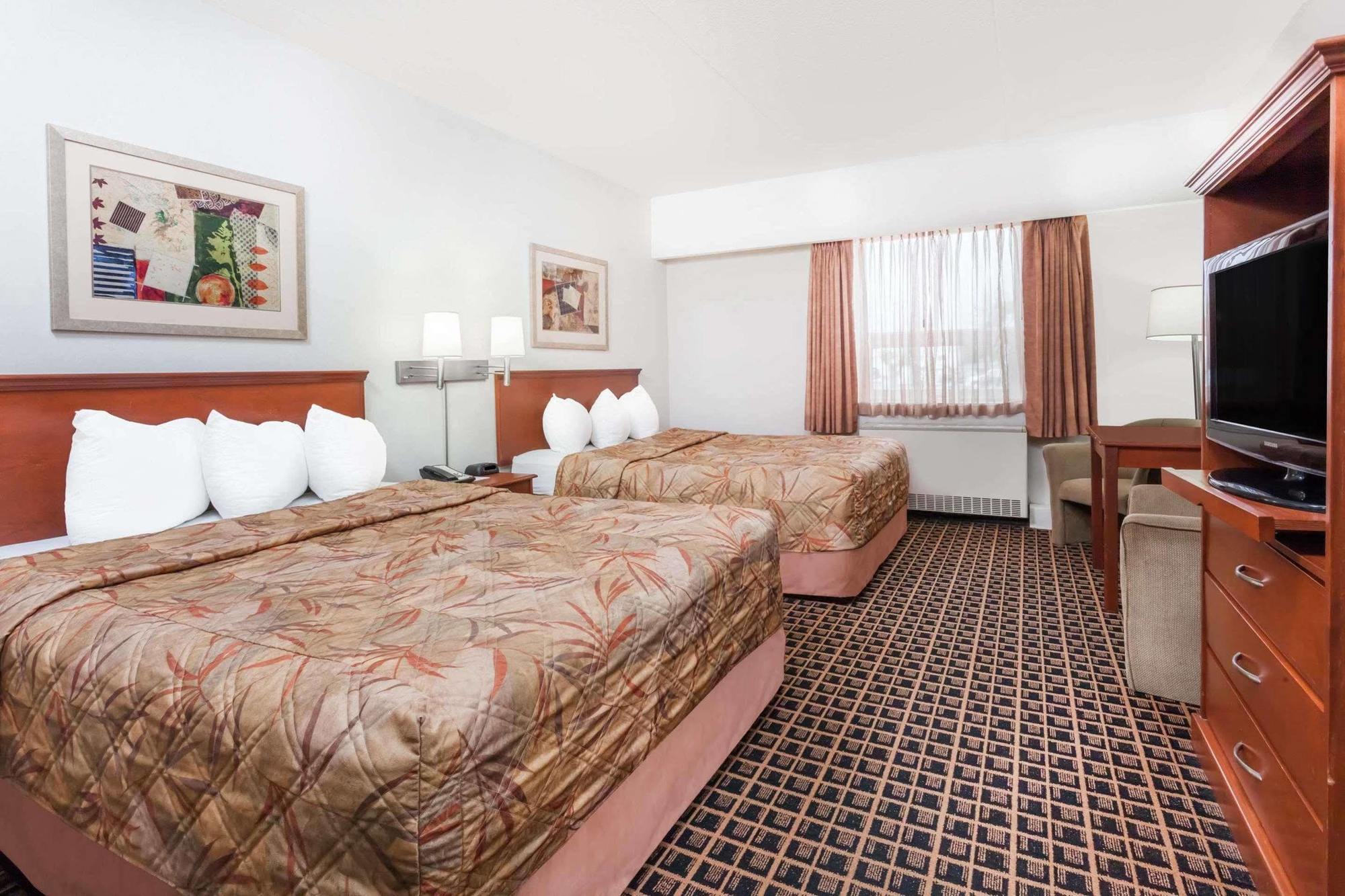 Ramada By Wyndham Yorkton Exterior foto