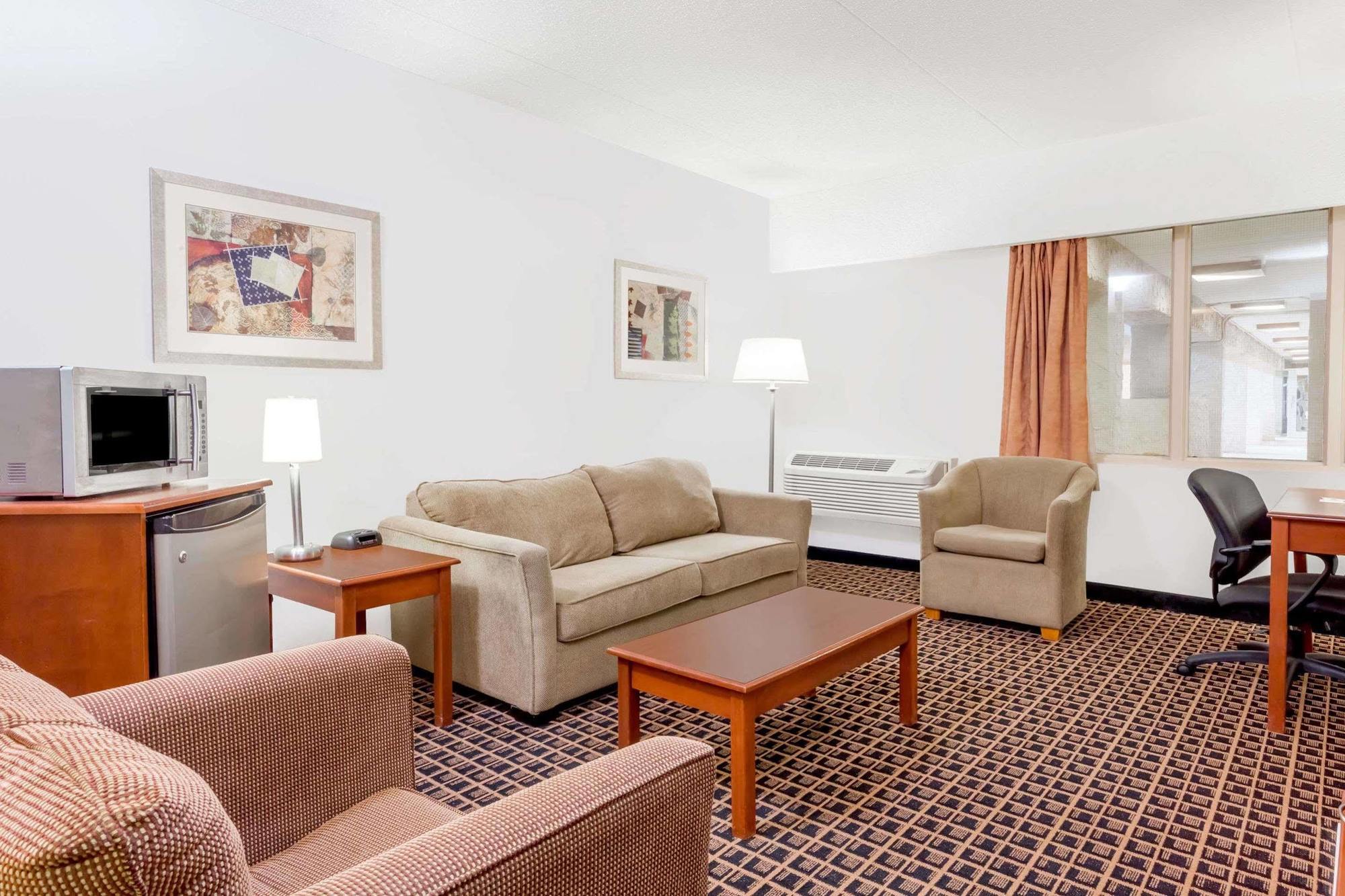 Ramada By Wyndham Yorkton Exterior foto