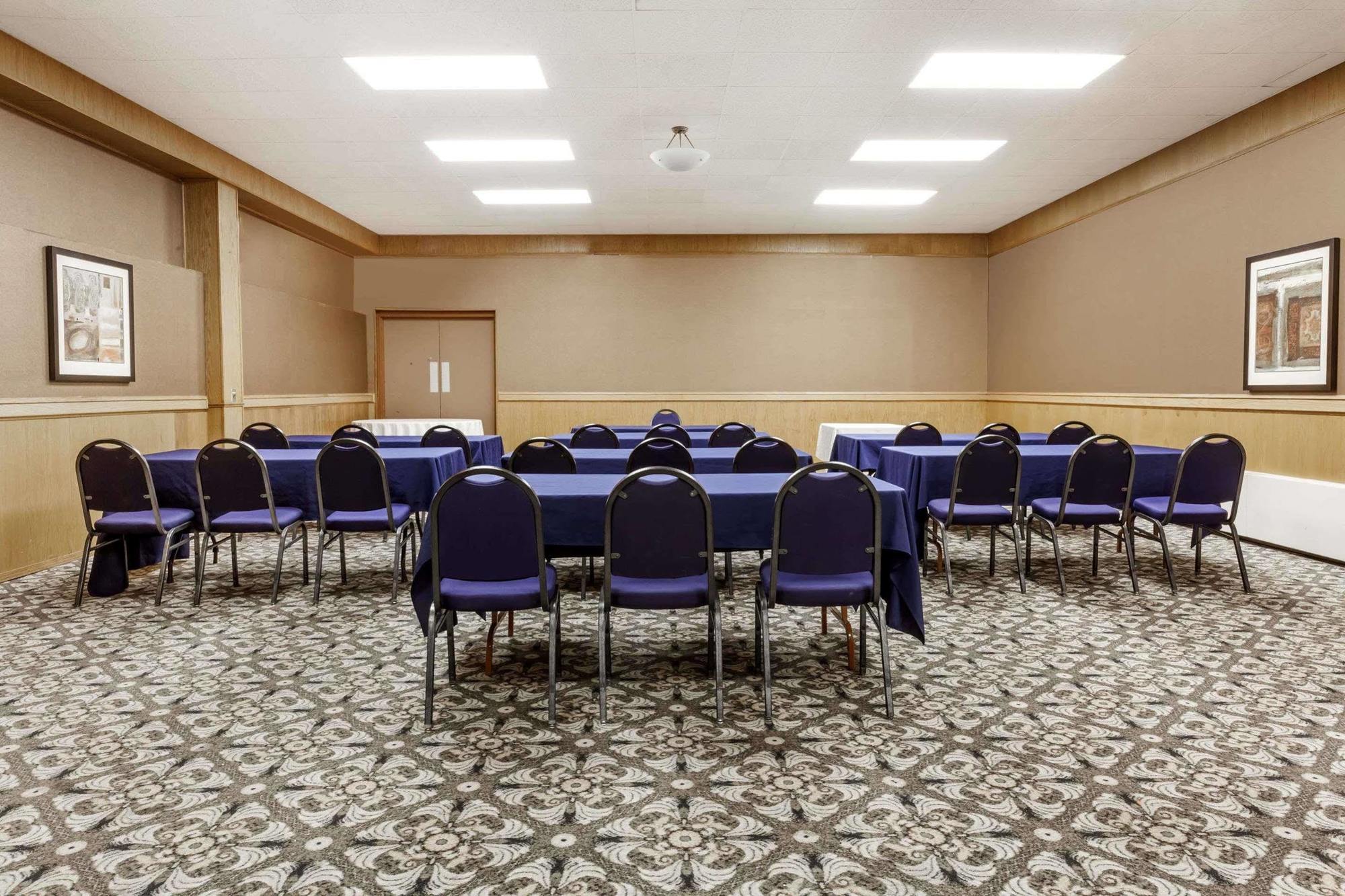 Ramada By Wyndham Yorkton Exterior foto