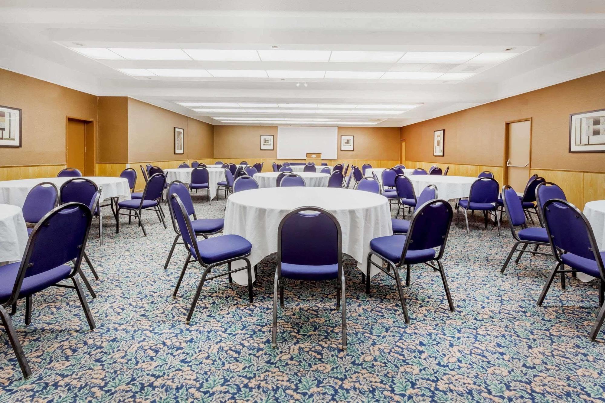 Ramada By Wyndham Yorkton Exterior foto